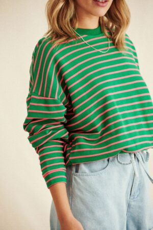 nola-sweater-groen-fuchsia-laure-max.jpg